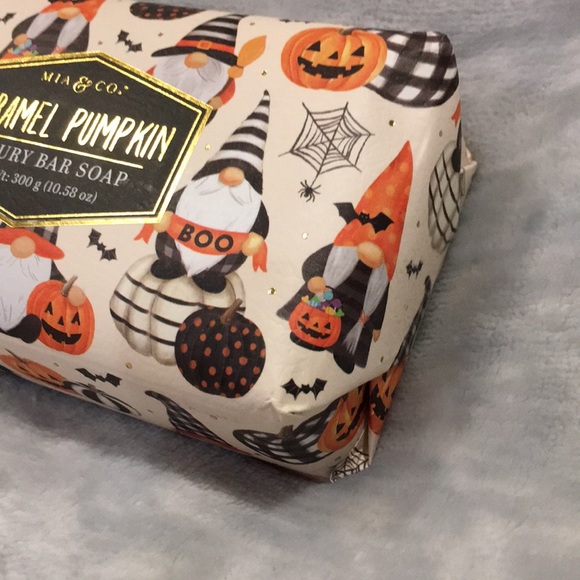 Halloween Pumpkin Scented Carmel Pumpkin Luxury Hand Soap Bar by Mia & Co. NWT - Picture 3 of 12